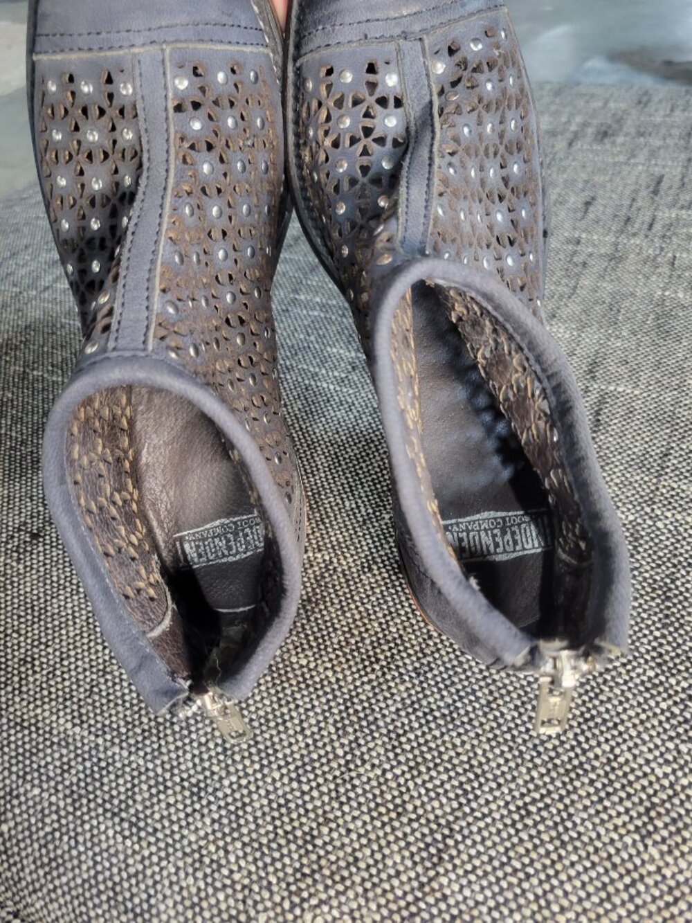 Independent Boot Company 6.5 Gray Leather Studded Cutout Ankle Boots - Picture 7 of 13